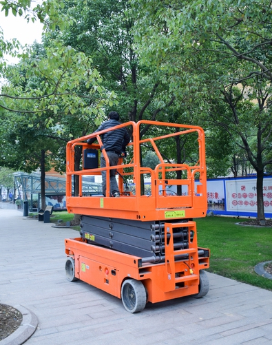 升降机(jī)哪家好?应如何选择? 液压升降机升降平台