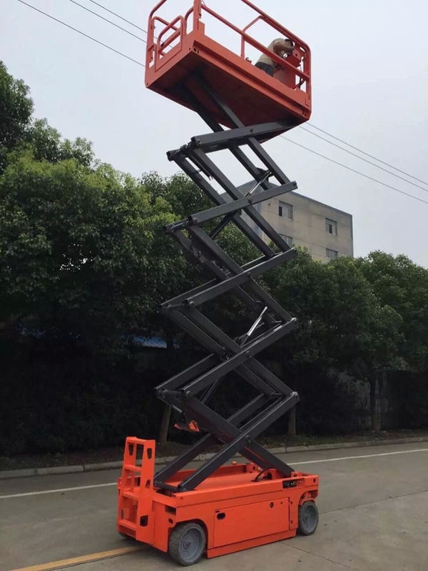 如何减轻小型升降平（píng）台的晃动？